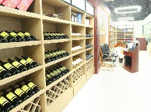 玛高酒业葡萄酒展示区