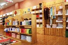 生態木紡店鋪內景