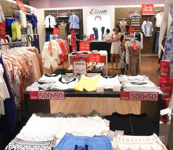 艾格女装加盟店内景