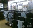 虎都男装加盟店内景