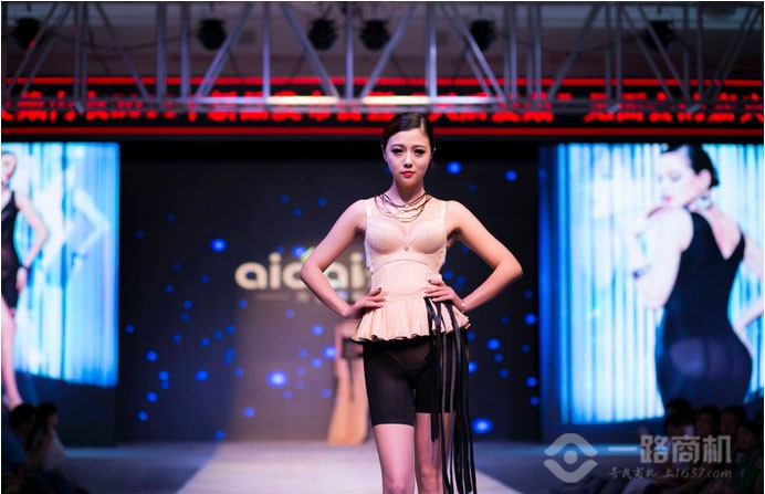 愛戴內衣模特走秀