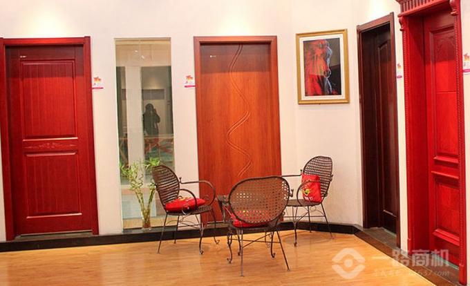 双虎木门旗舰店内景