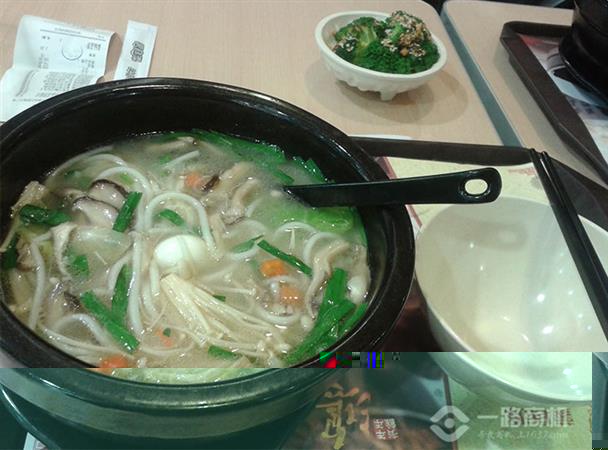 香菇鸡汤过桥米线