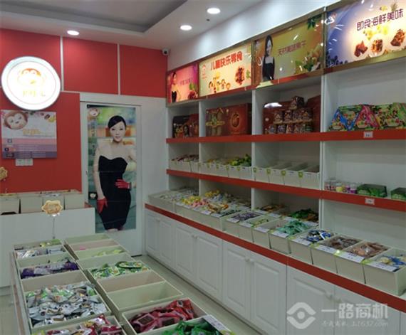 伊味儿休闲食品加盟店内景
