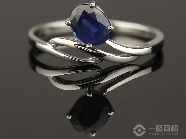 蓝宝湾时尚钻戒