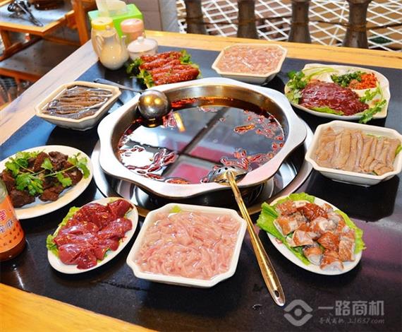 鼎鼎红火锅加盟