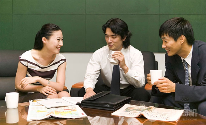 工作时喝一杯埃特薇尔咖啡 工作时喝一杯埃特薇尔咖啡