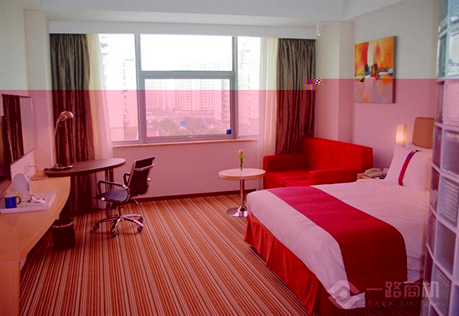 快捷假日酒店卧房