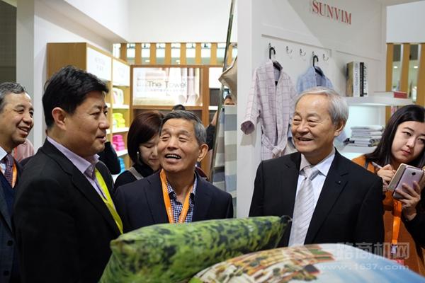 中国纺织工业联合会领导杜钰洲赞赏A+生活