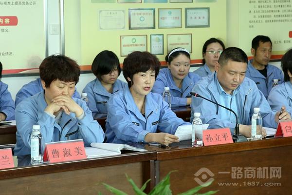 山东省劳动模范孙立平参加座谈并发言
