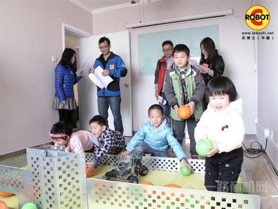 乐博士机器人教育
