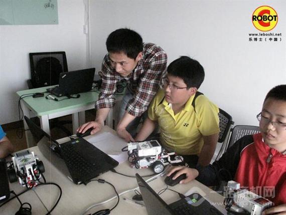 乐博士机器人教育