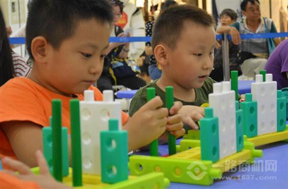 爱萝卜少儿机器人