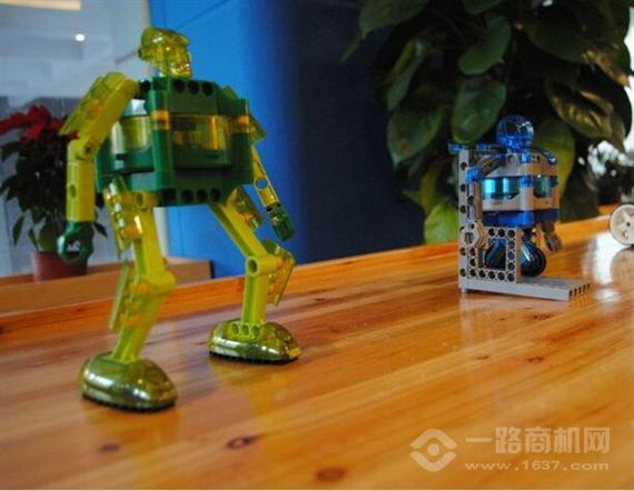 爱萝卜少儿机器人