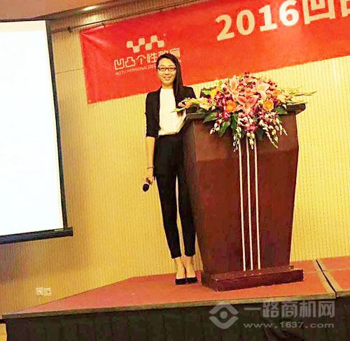 客串会场主持的郭小莉