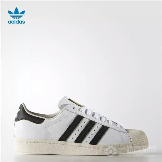 阿迪达斯三叶草