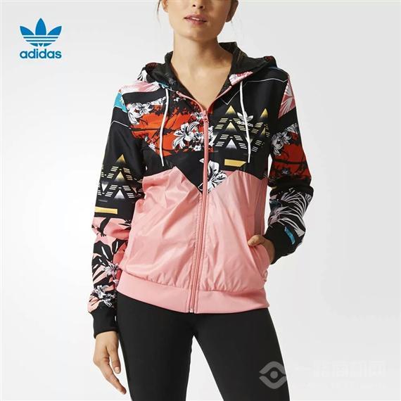 阿迪达斯三叶草