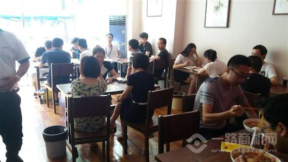 辣晕了火锅米线