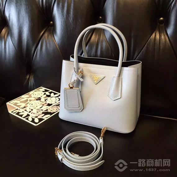普拉达包包