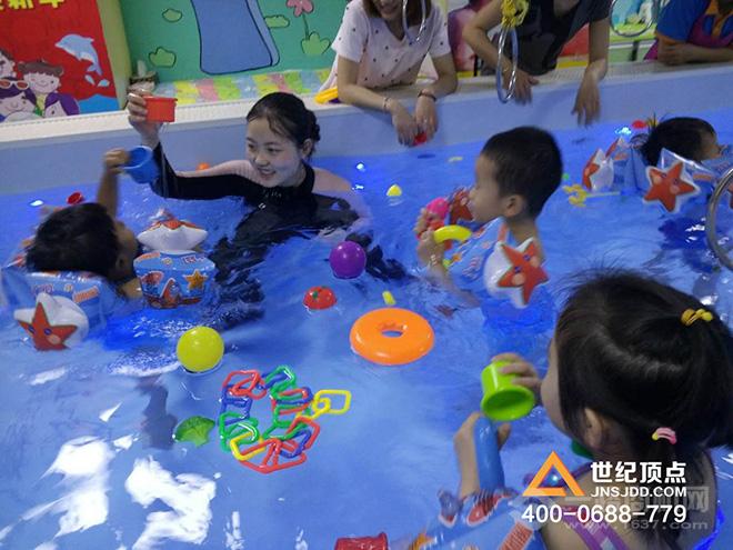 33度嬰幼兒游泳館