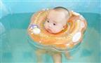 少飞婴儿游泳