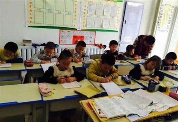 九田格练字学校