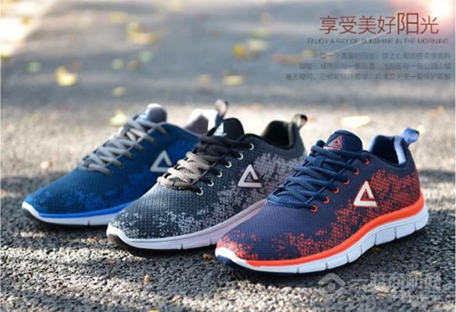 匹克運(yùn)動(dòng)鞋