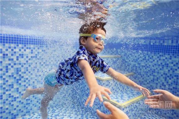乐游宝宝亲子游泳
