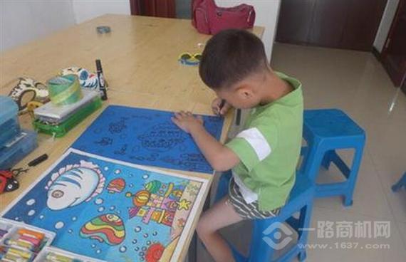 蓝色金少儿美术