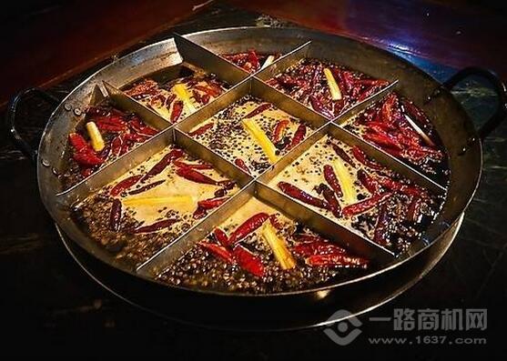 重慶情滿山城火鍋加盟