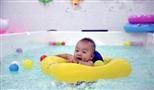 玲珑门婴儿游泳