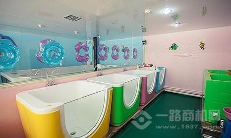 伊親嬰兒游泳館