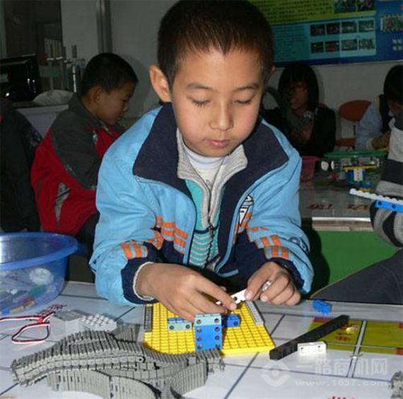 万方机器人教育培训