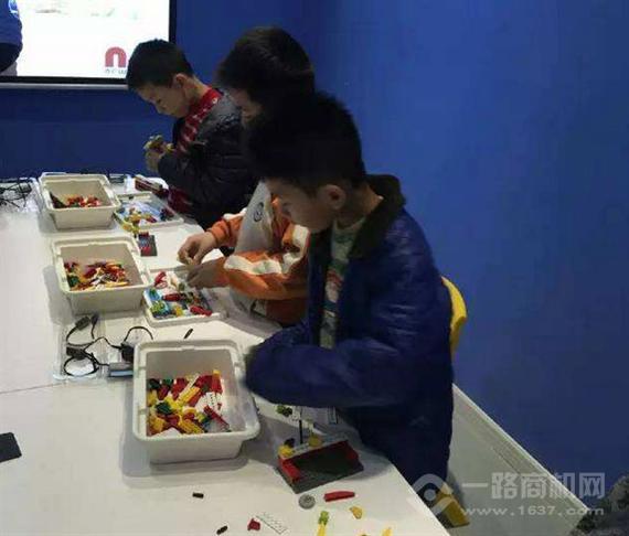 万方机器人教育培训