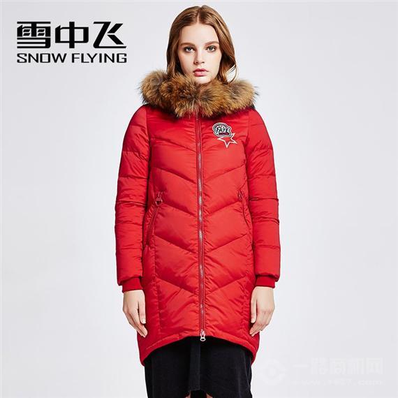 雪中飞羽绒服