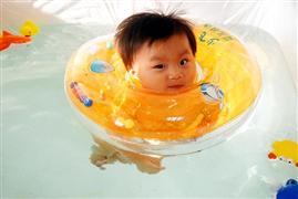洗芝堂嬰兒游泳