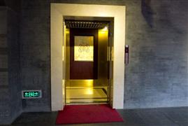 申龙电梯