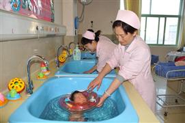 洗芝堂嬰兒游泳