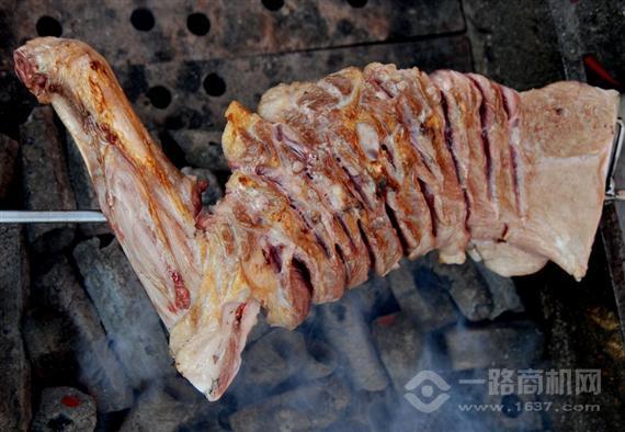 草原狼烤羊腿