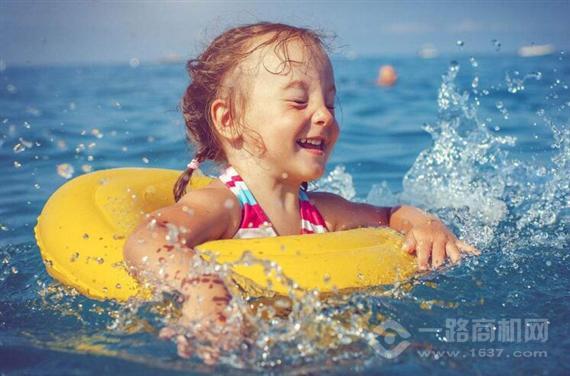 金色太阳婴儿游泳