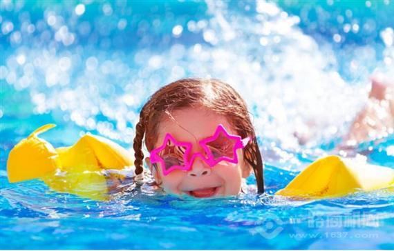 金色太阳婴儿游泳