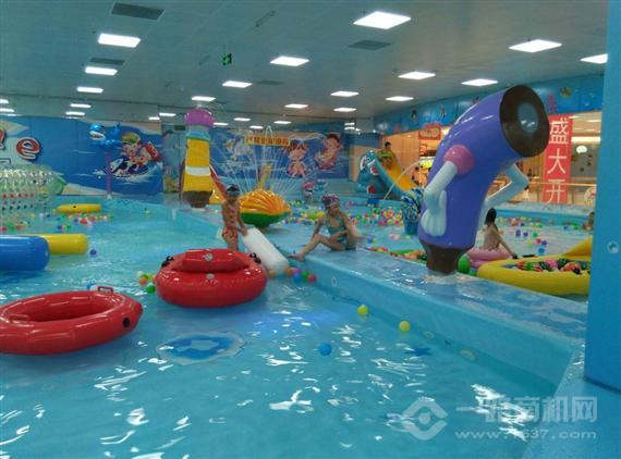 金色太阳婴儿游泳