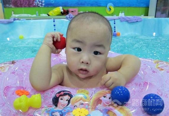 思芭宝婴儿游泳