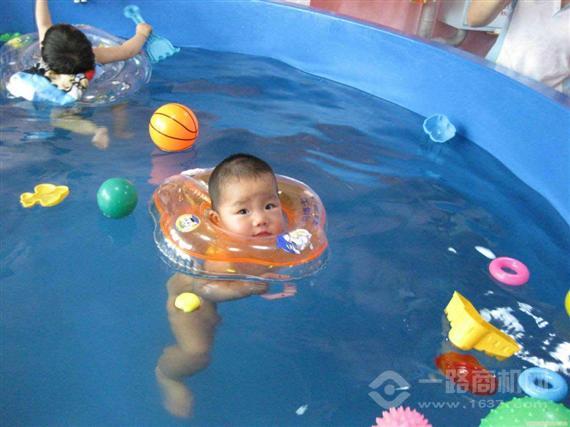 思芭宝婴儿游泳