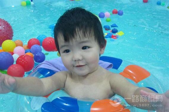 思芭宝婴儿游泳