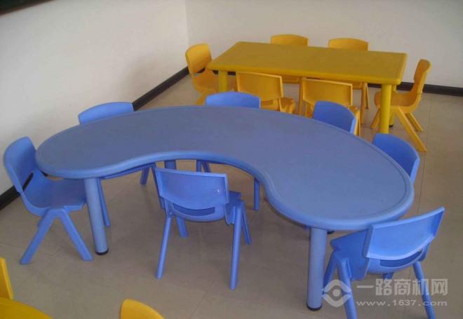 利方儿童桌椅