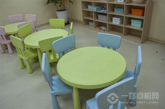 利方儿童桌椅