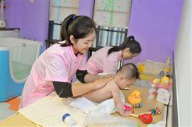 月亮灣母嬰護理中心