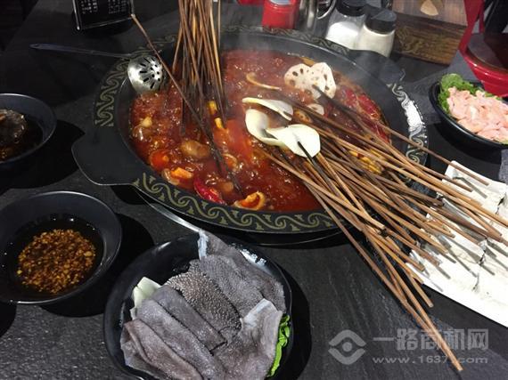 小洋婆串串香火锅