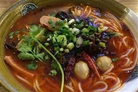 紅湯燴酸菜米線